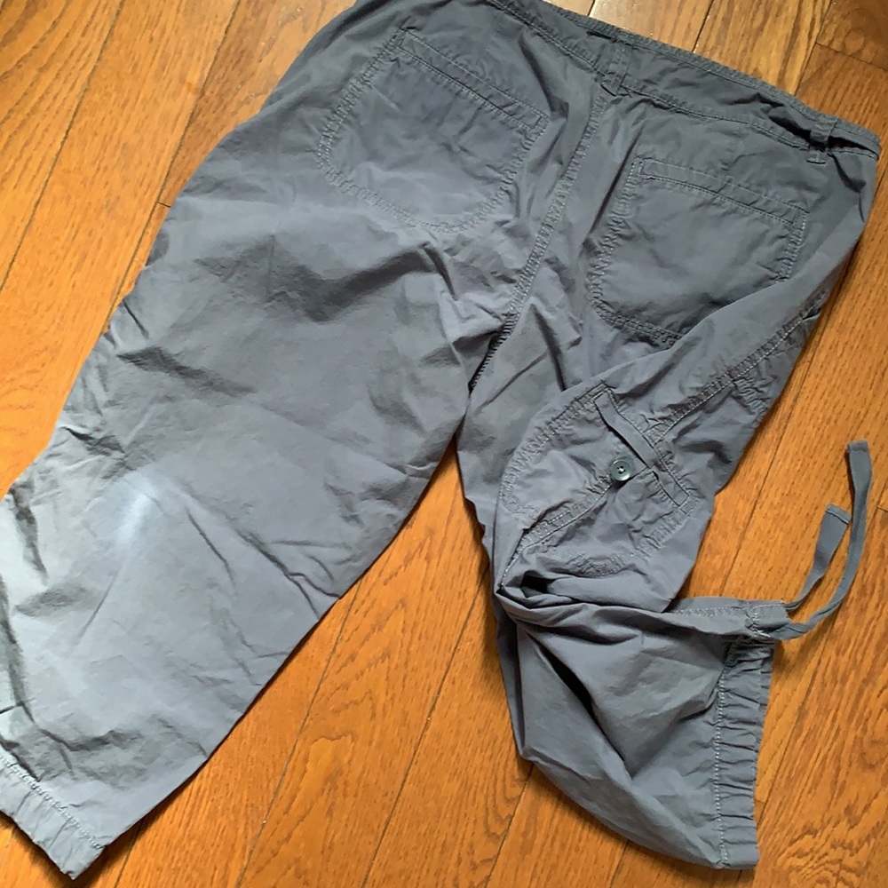 LOFT Ann Taylor cargo Capri pants size 6 - Picture 3 of 15